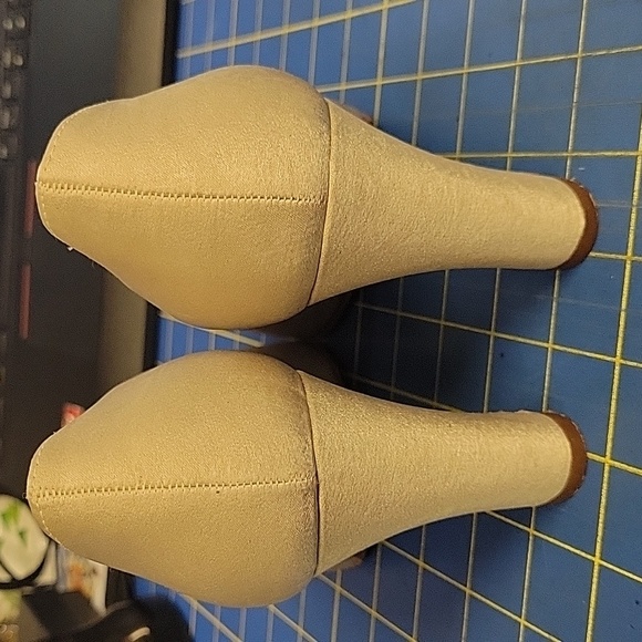 Vintage Jacqueline Ferrar Satin Cream Leather Soles 3" Shoes - Picture 7 of 12